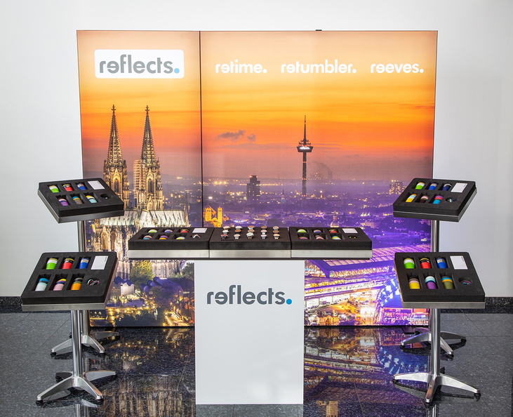 texConnect_LED_-_Messestand_reflects_-_01web.jpg