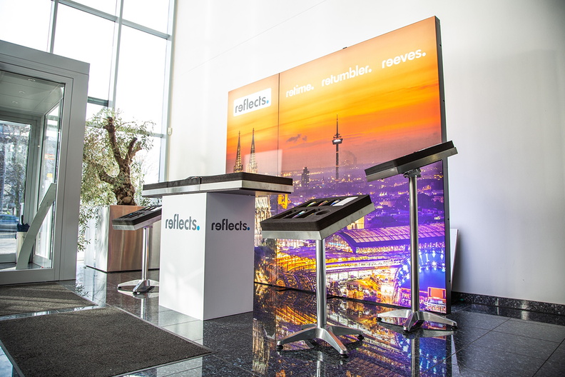 texConnect_LED_-_Messestand_reflects_-_03web.jpg