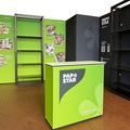 texConnect Textilmessestand mit Kabine und XXL Regalen