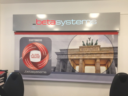beta systems - digitaldruck auf Bannertex mit Hohlsaum - front